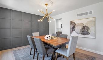339 Oakleigh Woods Dr, Ballwin, MO 63011