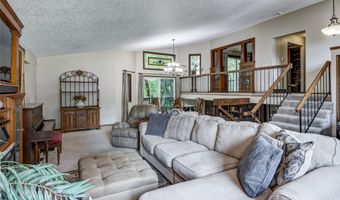 608 Manor Ct, Altoona, WI 54720