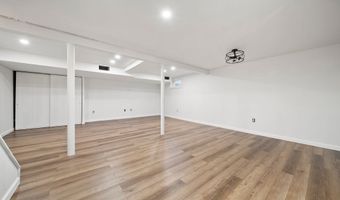 21 Oakwood Mnr, Cromwell, CT 06416