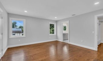 55 Maiden Ln, Bergenfield, NJ 07621