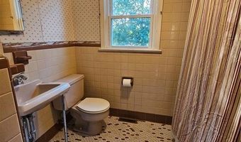 27 Clifton Ave, Coventry, RI 02816