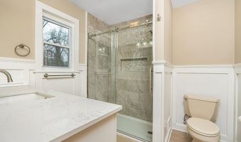 3 Springwood Manor Dr, Albany, NY 12211