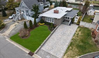 17 Central Ave, Amityville, NY 11701