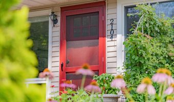 2104 S Circle Dr, Ann Arbor, MI 48103