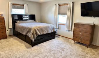 1009 Willow Dr, Aberdeen, SD 57401