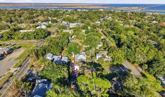 72 13th St, Apalachicola, FL 32320