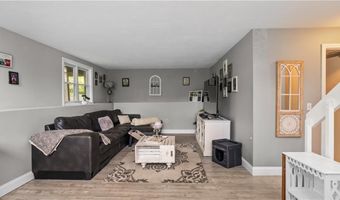 14 Deer Run Dr, Coventry, RI 02816