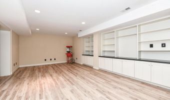 1812 N RANDOLPH St, Arlington, VA 22207