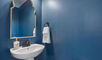 43498 APPLE ORCHARD Sq, Ashburn, VA 20148