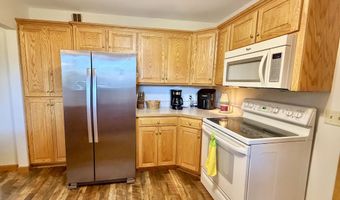 111 Church Dr, Aberdeen, SD 57401