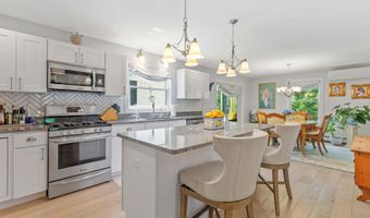 49 Hadlock Rd, Falmouth, ME 04105