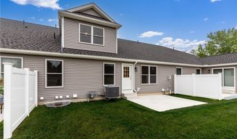 30 Essex Woods Ln B, Amherst, NY 14228