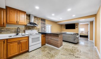 600 Broadway D14, Amityville, NY 11701