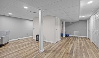 152 Glen Hills Dr, Cranston, RI 02920