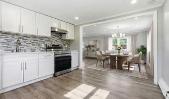 7 Penndale Dr, Amityville, NY 11701