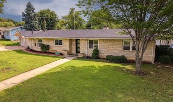 102 Highland Dr, Arkansas City, KS 67005