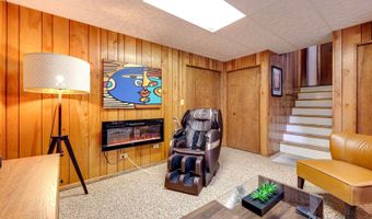 2042 S Goebbert Rd, Arlington Heights, IL 60005