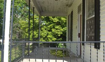 135 E Pine St, Albion, IL 62806