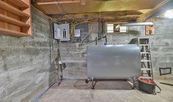 795 Riverside Dr, Augusta, ME 04330