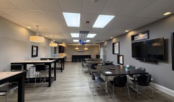 777 E Algonquin Rd, Algonquin, IL 60102