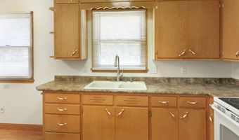 814 S High St, Aberdeen, SD 57401
