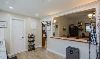 8 Lawrence St, Cumberland, RI 02864
