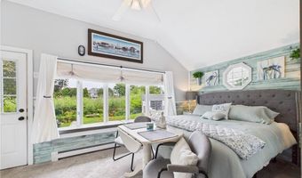 24 E Shore Rd, Narragansett, RI 02882