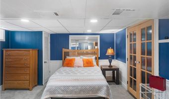 64 Deerfield Dr, Warwick, RI 02886