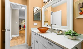 2202 Pine Grove Ct, Ann Arbor, MI 48103