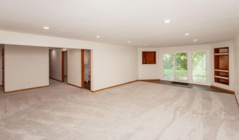 4518 Hemingway Dr, Ames, IA 50014