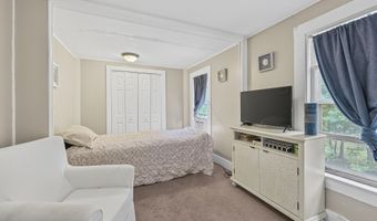 748 Riverside Dr, Augusta, ME 04330