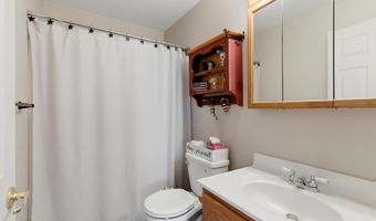 399 Trenton Ave N, Bayville, NJ 08721