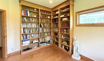 20 Mulberry Ln, Babbitt, MN 55731