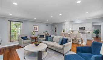 647 Waterford Ridge Dr, Ballwin, MO 63021