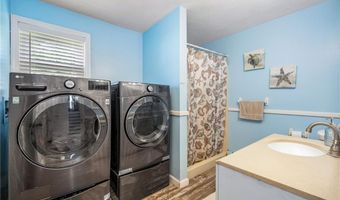60 Brooklyn Rd, Narragansett, RI 02882