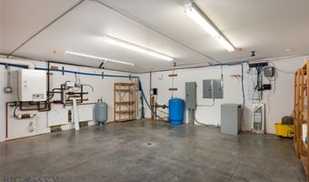 1172 Happy Ln, Belgrade, MT 59714