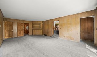 2110 E Eastman Ct, Arlington Heights, IL 60004