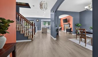 567 Brook Meadow Dr, Ballwin, MO 63021