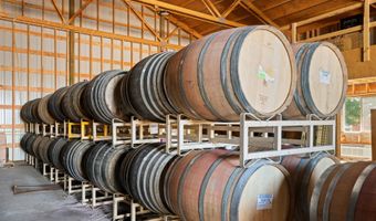 21358 OAK Ln, Aurora, OR 97002