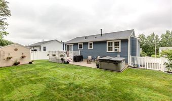 10 Pembroke Dr, Johnston, RI 02919