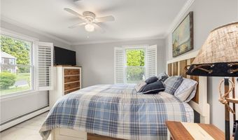 35 Willow Ave, Narragansett, RI 02882