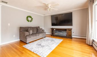 14 Wenscott Ln, North Providence, RI 02904