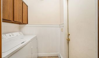 3 Springwood Manor Dr, Albany, NY 12211