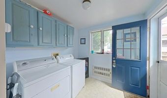 36 Dixon St, Newport, RI 02840