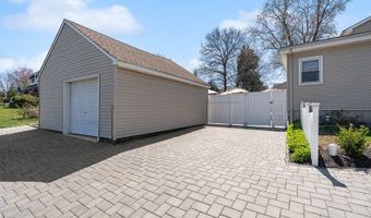 42 Lake Blvd, Aberdeen Twp., NJ 07747