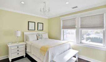 45 Strickland St, Bay Head, NJ 08742