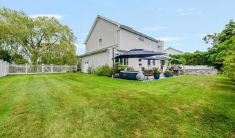 18 South Plz, Amity Harbor, NY 11701