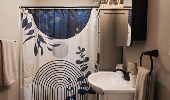 2219 SUNSET Ln, York, PA 17408