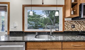 551 Chester Pkwy, Belford, NJ 07718