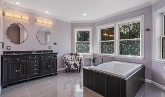 11 Macintosh Dr, Andover, NJ 07848